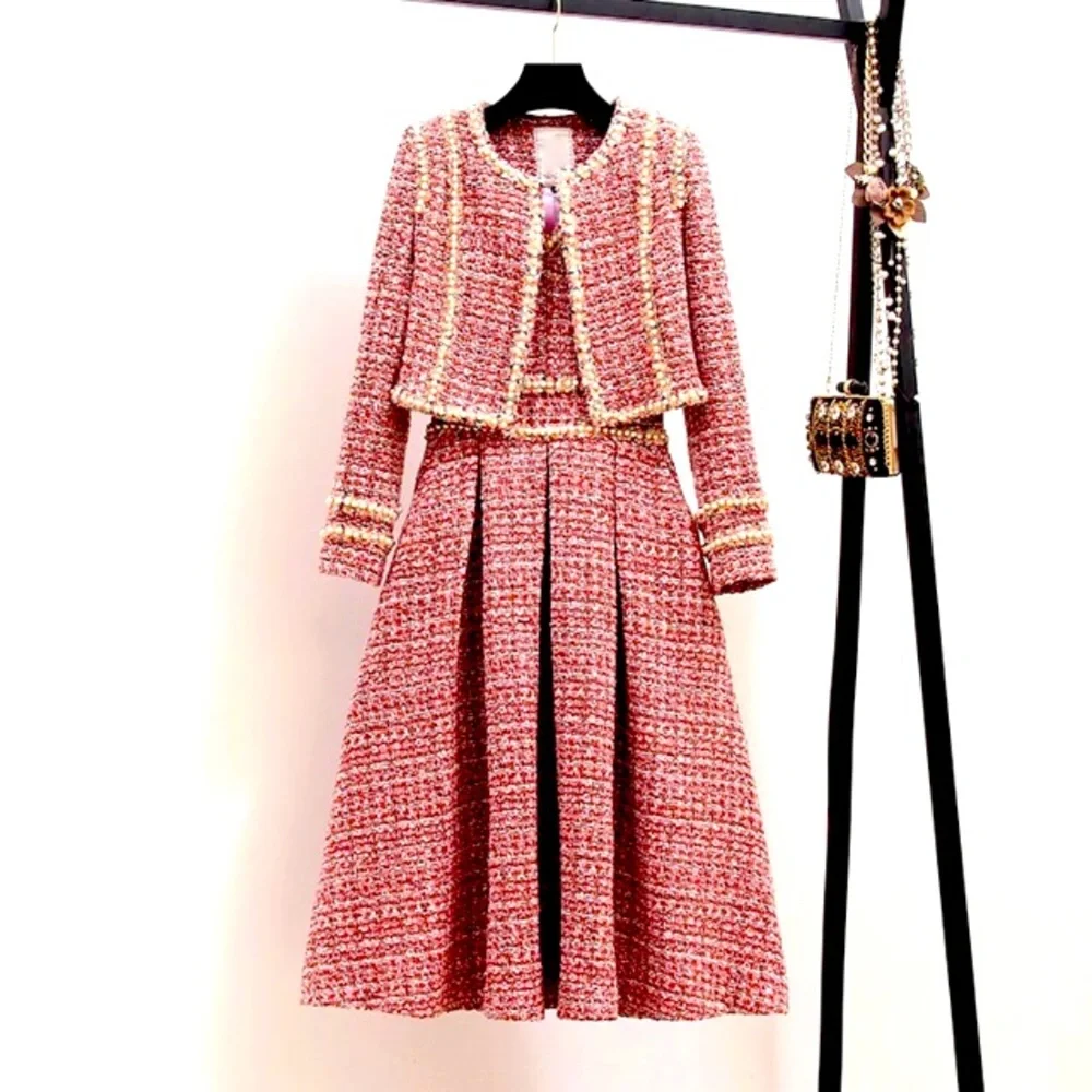 ⭐️SOLD⭐️Gorgeous tweed and pearl Jacket and Dress set - Picture 3 of 16